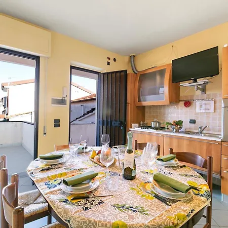 Apartman Mako - 800m From The - Happy *